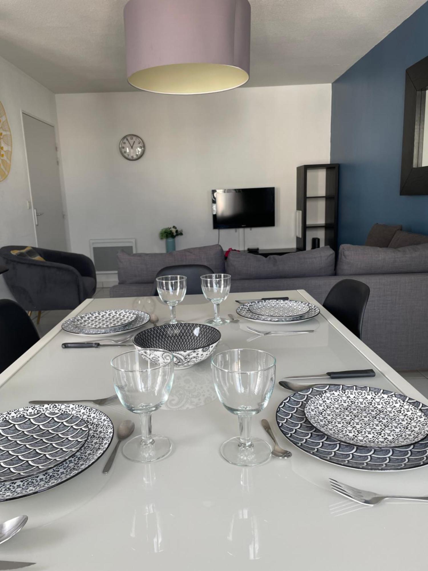 Gare Family Home Laval  Ngoại thất bức ảnh