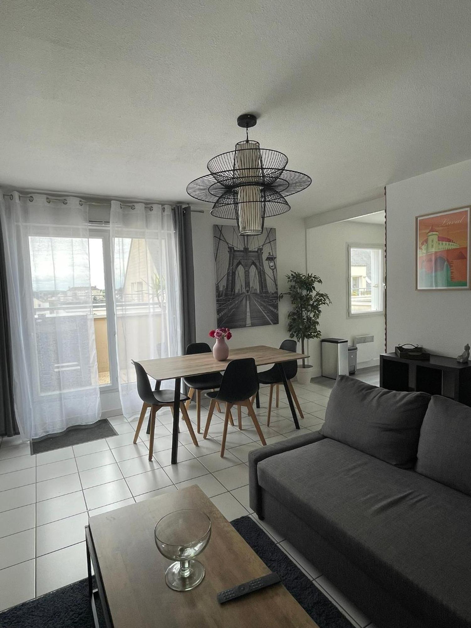 Gare Family Home Laval  Ngoại thất bức ảnh